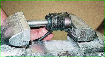 Замена втулок верхних рычагов