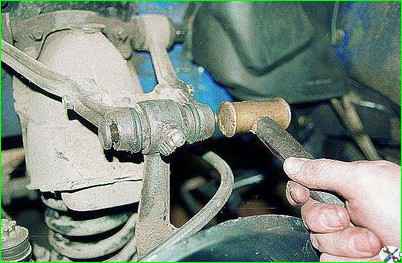 Замена втулок верхних рычагов