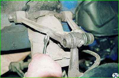 Замена втулок верхних рычагов