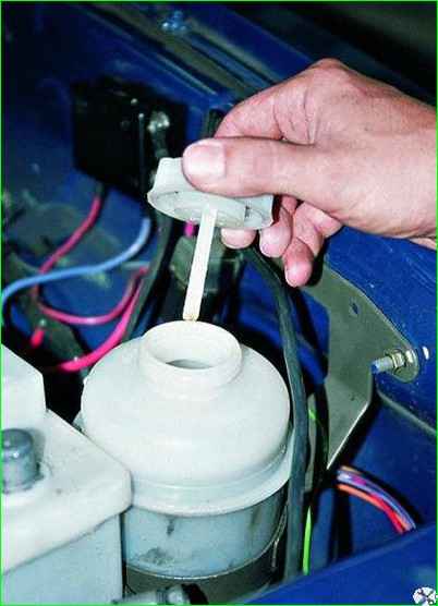 Прокачування гідросистеми рульового управління