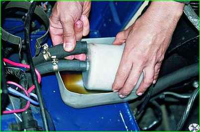 Заміна олії гідропідсилювача керма