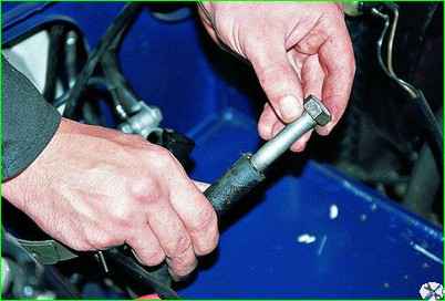 Заміна олії гідропідсилювача керма