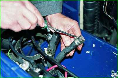 Заміна олії гідропідсилювача керма