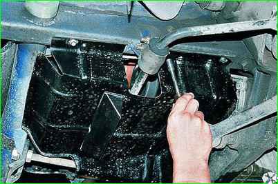 Заміна олії гідропідсилювача керма