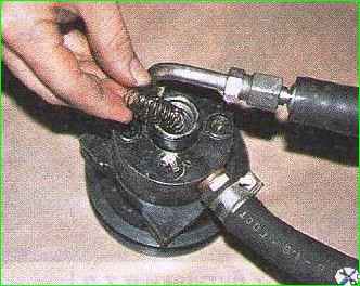 Промивання клапанів гідропідсилювача керма