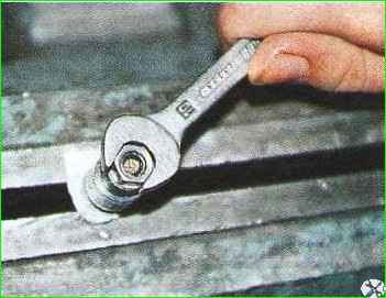 Промивання клапанів гідропідсилювача керма