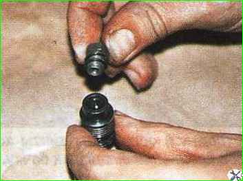 Промивання клапанів гідропідсилювача керма