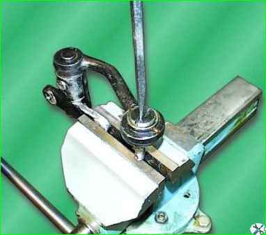 Разборка маятникового рычага