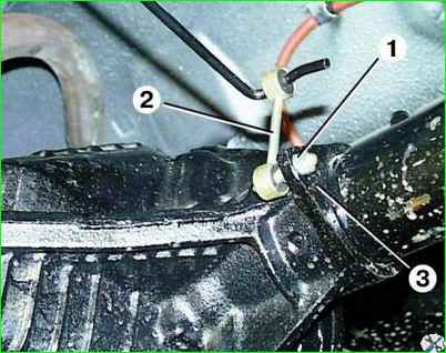 Снятие регулятора давления тормозов