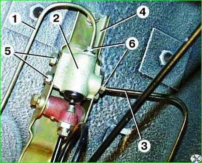 Снятие регулятора давления тормозов