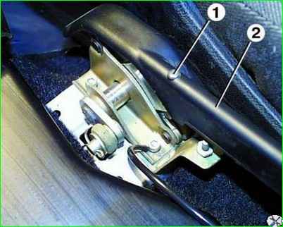 Снятие и установка рычага стояночного тормоза