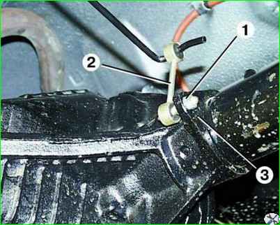 Зняття та встановлення троса гальма стоянки