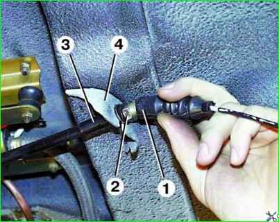 Зняття та встановлення троса гальма стоянки