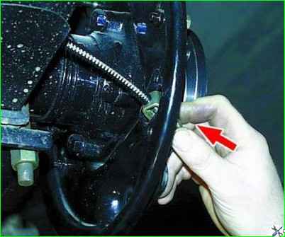 Зняття та встановлення троса гальма стоянки