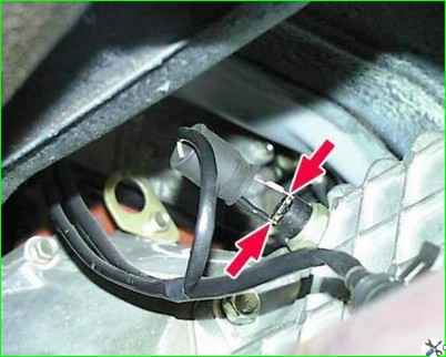 Снятие главного цилиндра сцепления