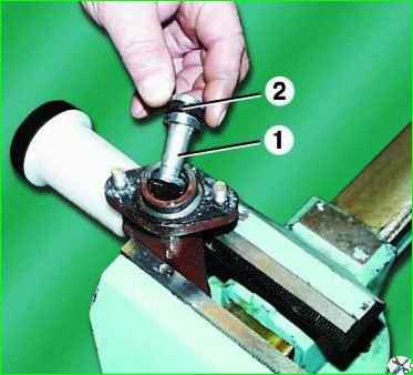 Разборка главного цилиндра сцепления