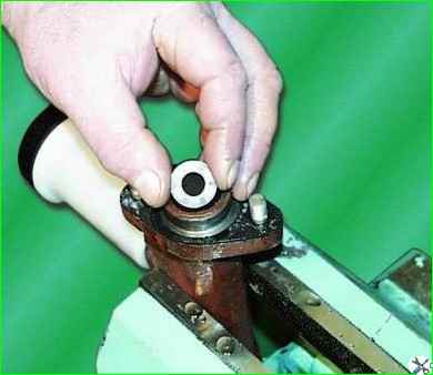 Разборка главного цилиндра сцепления