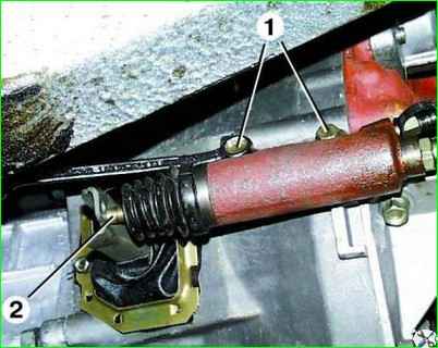 Снятие рабочего цилиндра сцепления