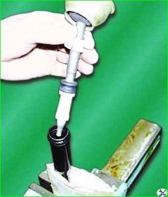 Ауыстыру тұтқасын алу және бөлшектеу