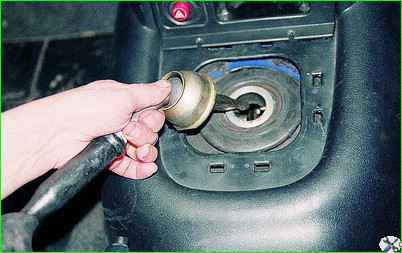 Ауыстыру тұтқасын алу және бөлшектеу