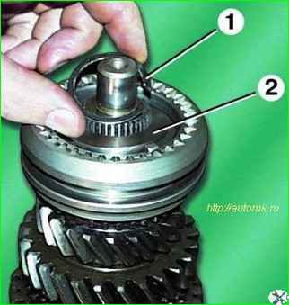Розбірка та збирання вторинного валу коробки передач