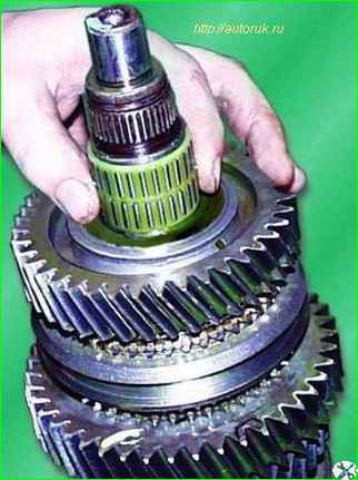 Розбірка та складання вторинного валу коробки передач