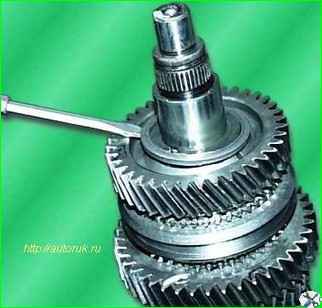 Розбірка та збирання вторинного валу коробки передач