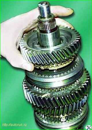 Розбірка та складання вторинного валу коробки передач