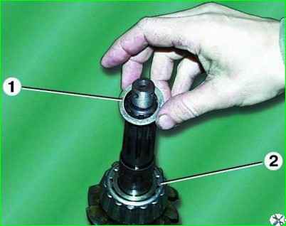 Разборка вала ведущей шестерни главной передачи