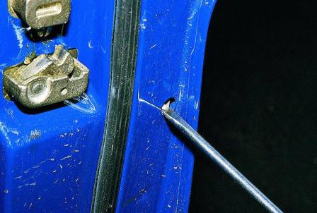 Снятие и установка замка двери ГАЗ-3110