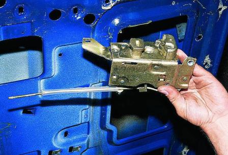 Снятие и установка замка двери ГАЗ-3110