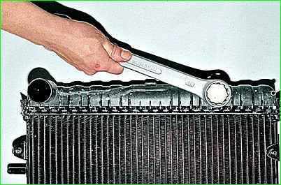 Replacing the radiator with the ZMZ-402 engine