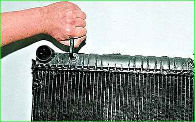 Replacing the radiator with the ZMZ-402 engine
