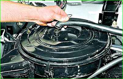 Замена воздушного фильтра двигателя ЗМЗ-402