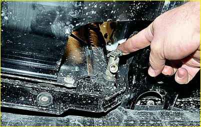 Замена охлаждающей жидкости двигателя автомобиля Газель