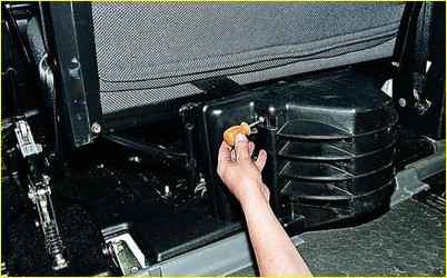 Замена охлаждающей жидкости двигателя автомобиля Газель