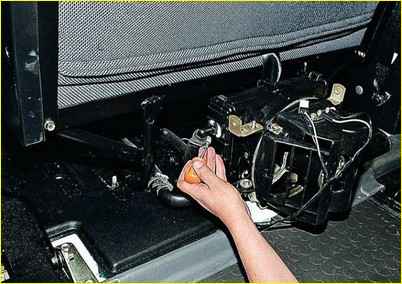 Замена охлаждающей жидкости двигателя автомобиля Газель