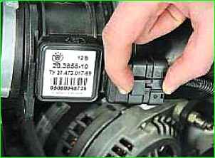 Removal and installation of the throttle unit of the ZMZ-40524 engine