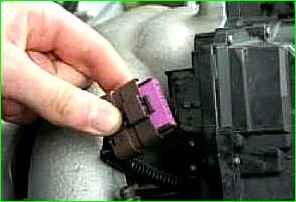 Removal and installation of the throttle unit of the ZMZ-40524 engine