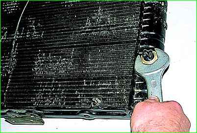 Replacing the radiator with the ZMZ-406 engine