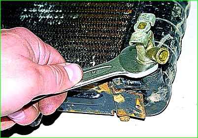 Replacing a radiator with a ZMZ-406 engine