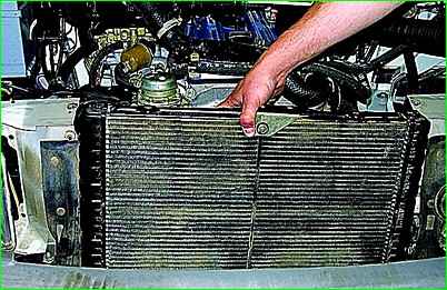 Replacing the radiator with the ZMZ-406 engine