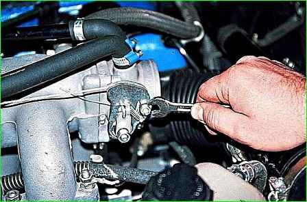 Как отрегулировать привод дроссельных заслонок автомобиля ГАЗ-2705