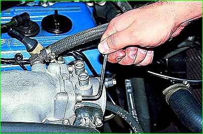 Removal and installation of the throttle unit of the ZMZ-406 engine