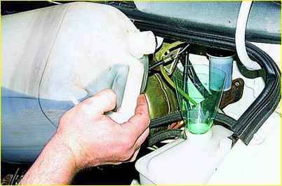 Замена охлаждающей жидкости двигателя автомобиля Газель