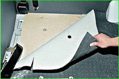 Снятие бака автомобиля фургона ГАЗ-2705