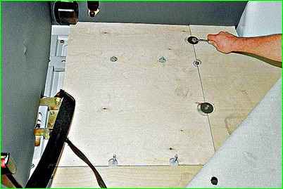 Снятие бака автомобиля фургона ГАЗ-2705