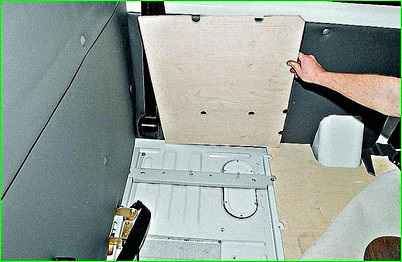 Снятие бака автомобиля фургона ГАЗ-2705