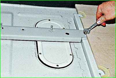 Снятие бака автомобиля фургона ГАЗ-2705