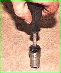 Disassembly and assembly of the hydraulic chain tensioner